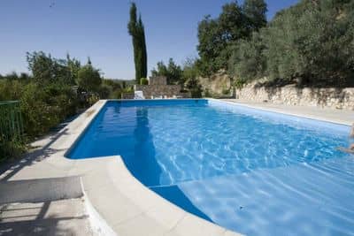 La casa de la piscina situado en 8165 en la provincia de 24 plazas 12 desde 15.00€ persona/noche